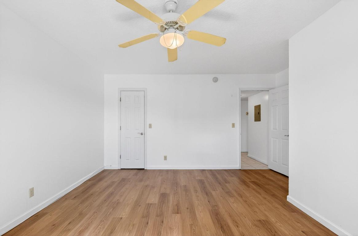 VILLAGE ROYALE ON THE GREEN CONDO - Residential