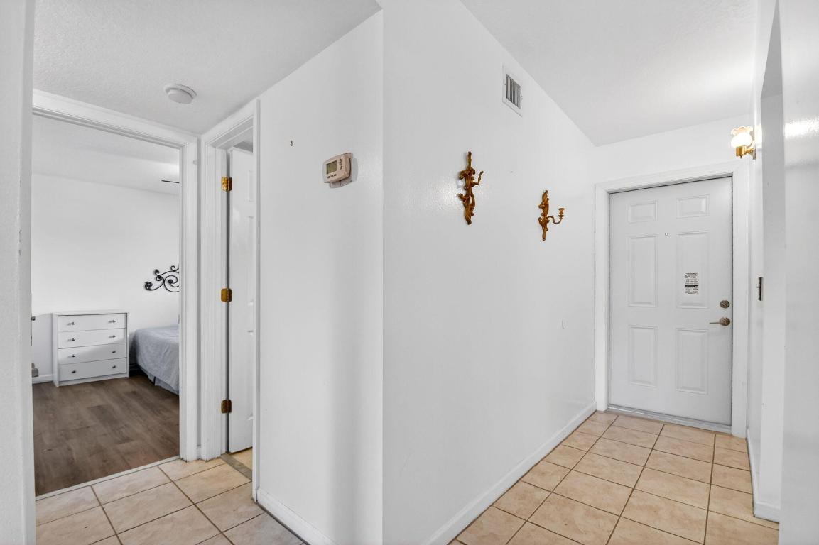 VILLAGE ROYALE ON THE GREEN CONDO - Residential