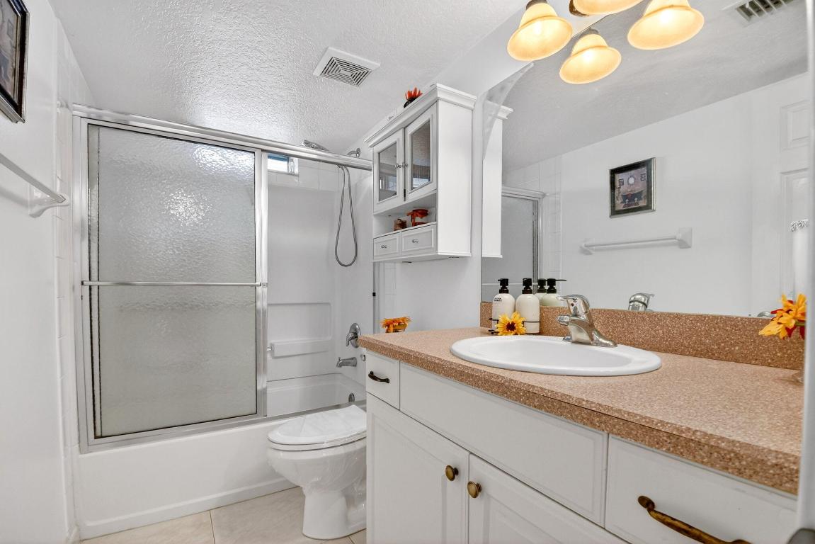 VILLAGE ROYALE ON THE GREEN CONDO - Residential