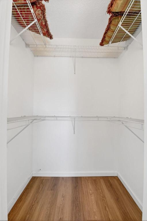 VILLAGE ROYALE ON THE GREEN CONDO - Residential