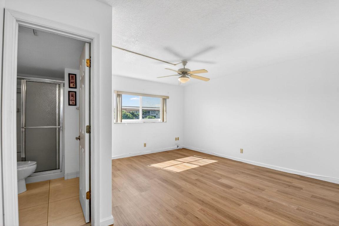 VILLAGE ROYALE ON THE GREEN CONDO - Residential