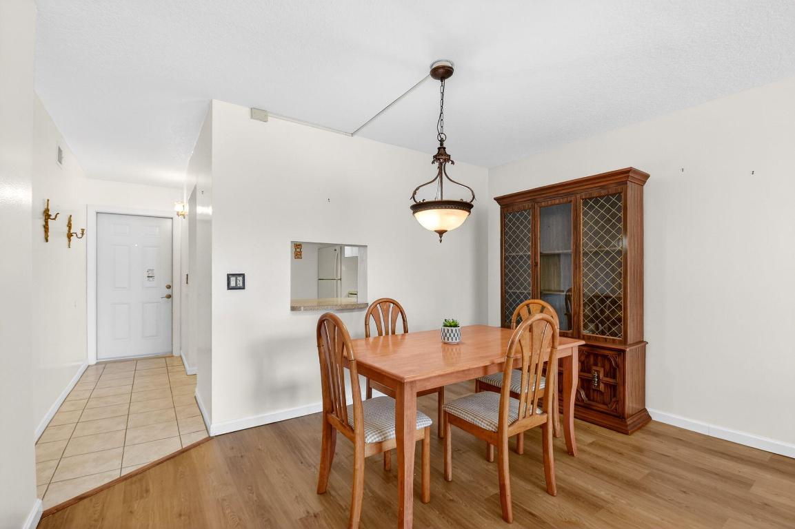 VILLAGE ROYALE ON THE GREEN CONDO - Residential