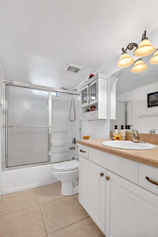 VILLAGE ROYALE ON THE GREEN CONDO - Residential