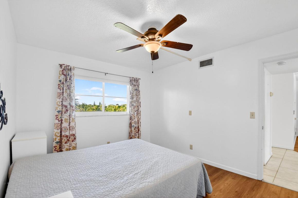 VILLAGE ROYALE ON THE GREEN CONDO - Residential