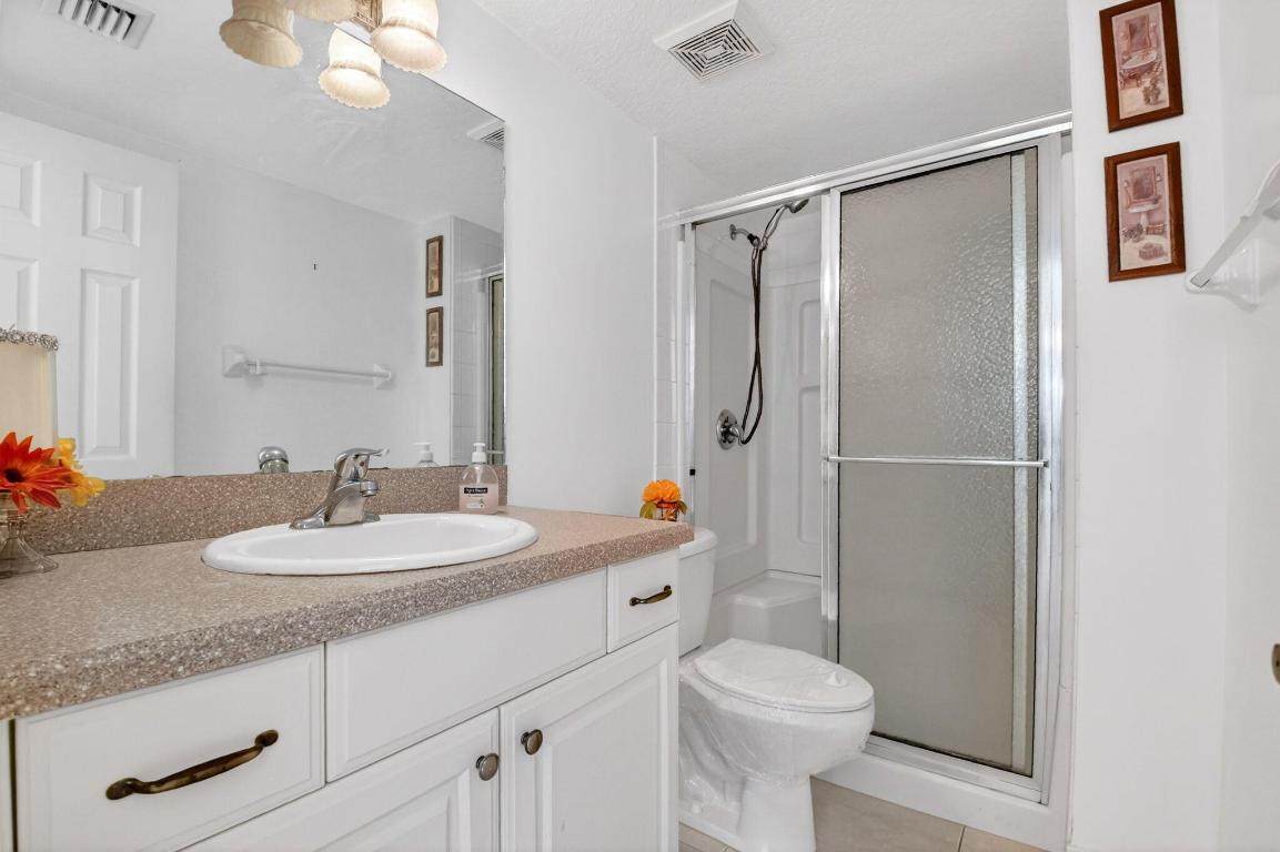 VILLAGE ROYALE ON THE GREEN CONDO - Residential