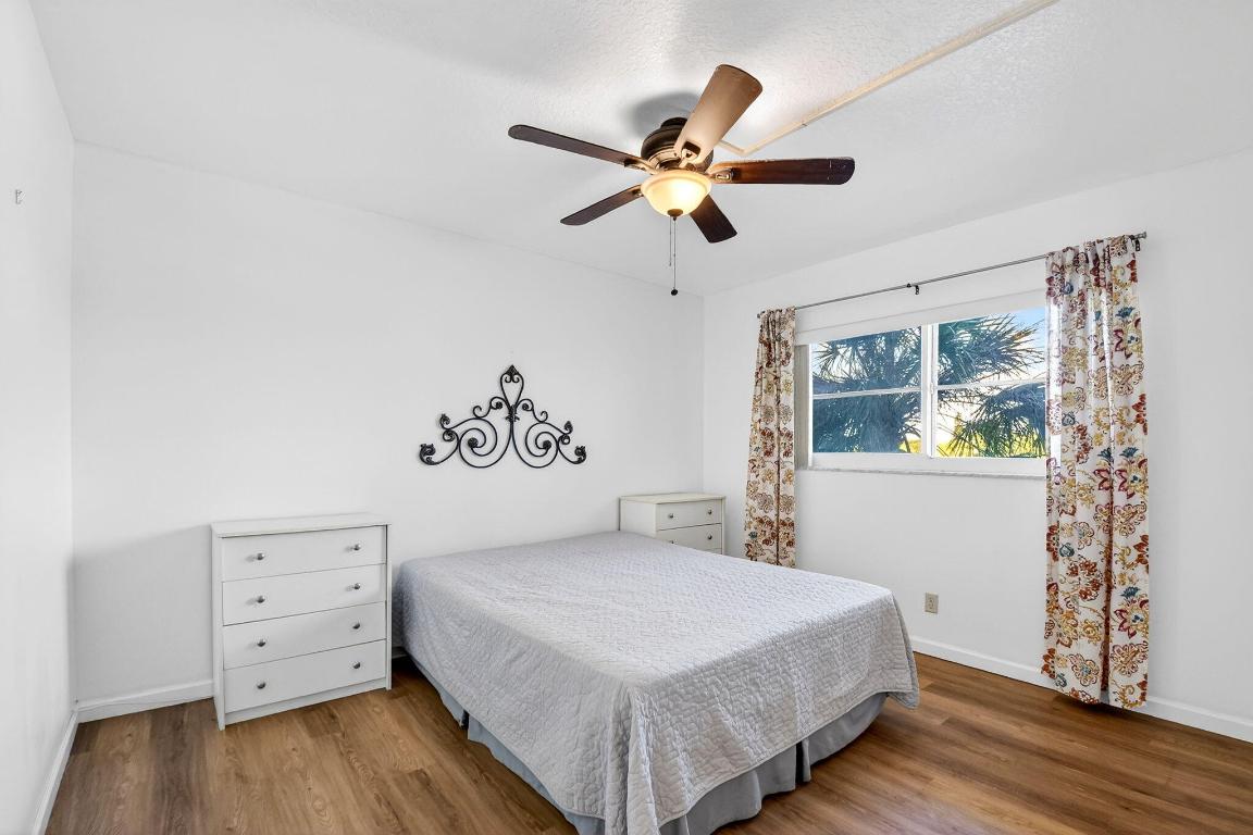 VILLAGE ROYALE ON THE GREEN CONDO - Residential