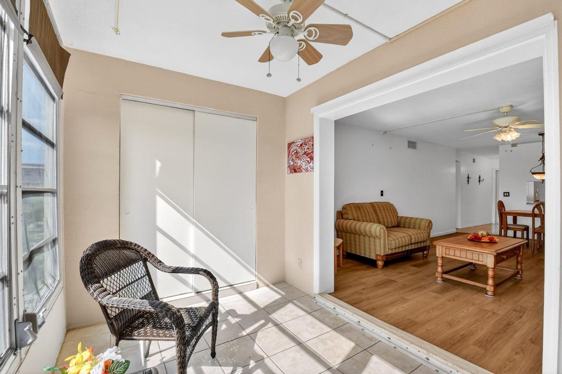 VILLAGE ROYALE ON THE GREEN CONDO - Residential