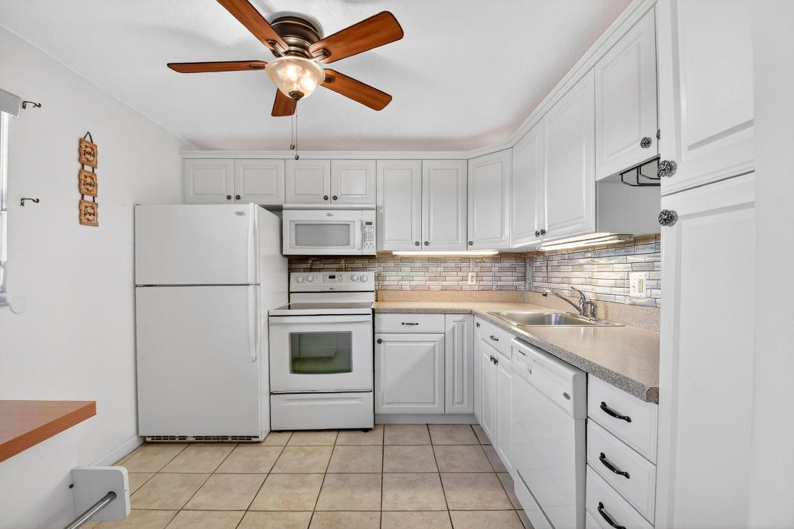 VILLAGE ROYALE ON THE GREEN CONDO - Residential