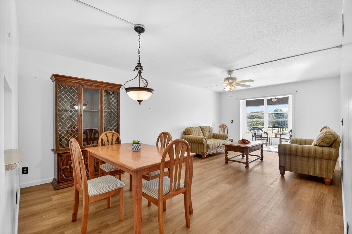 VILLAGE ROYALE ON THE GREEN CONDO - Residential