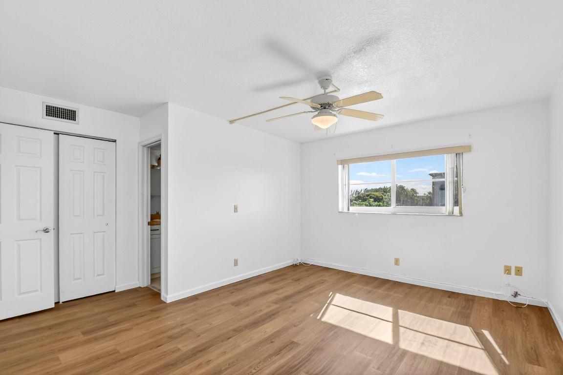 VILLAGE ROYALE ON THE GREEN CONDO - Residential