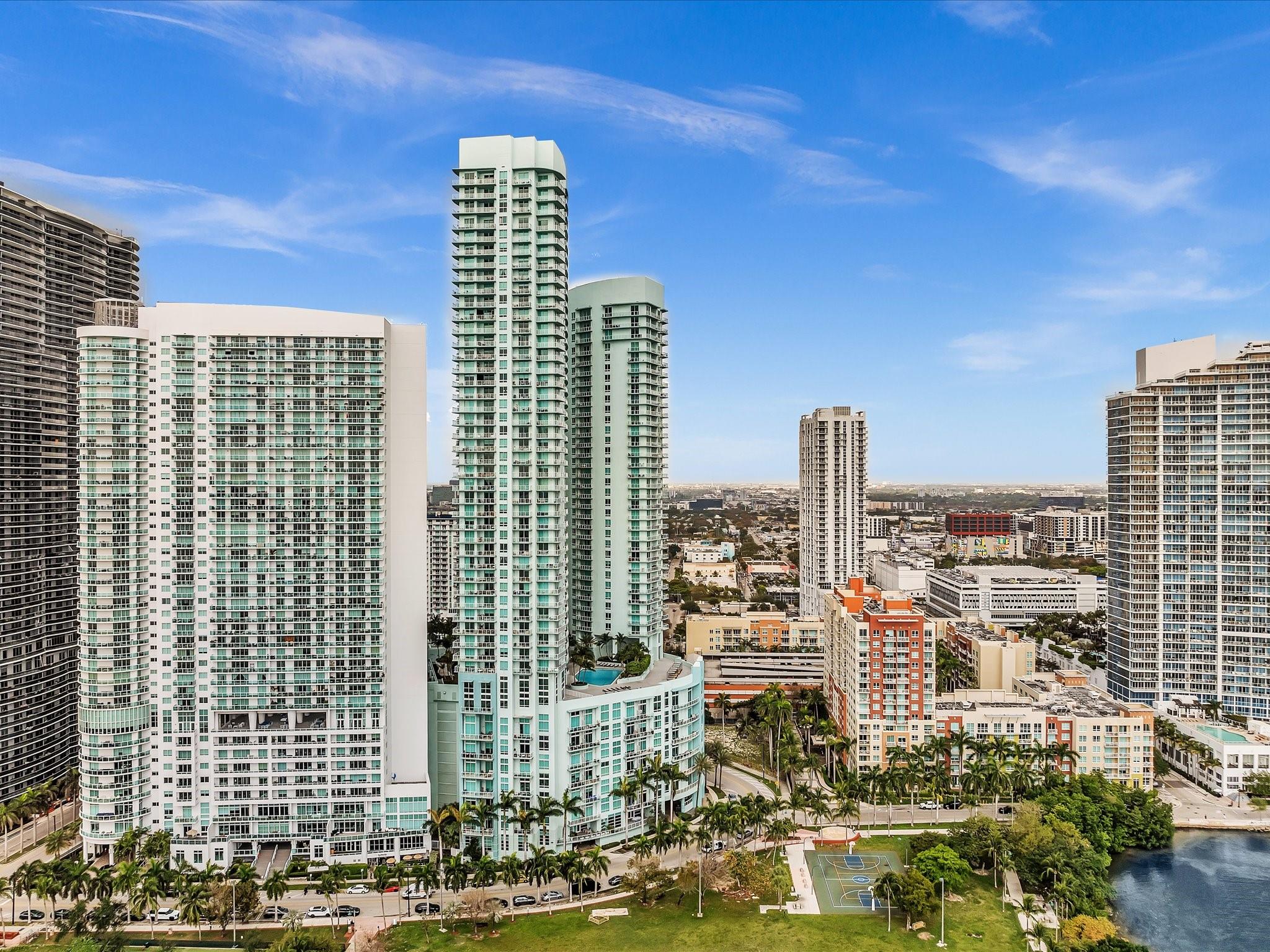 Quantum on the Bay - Residential