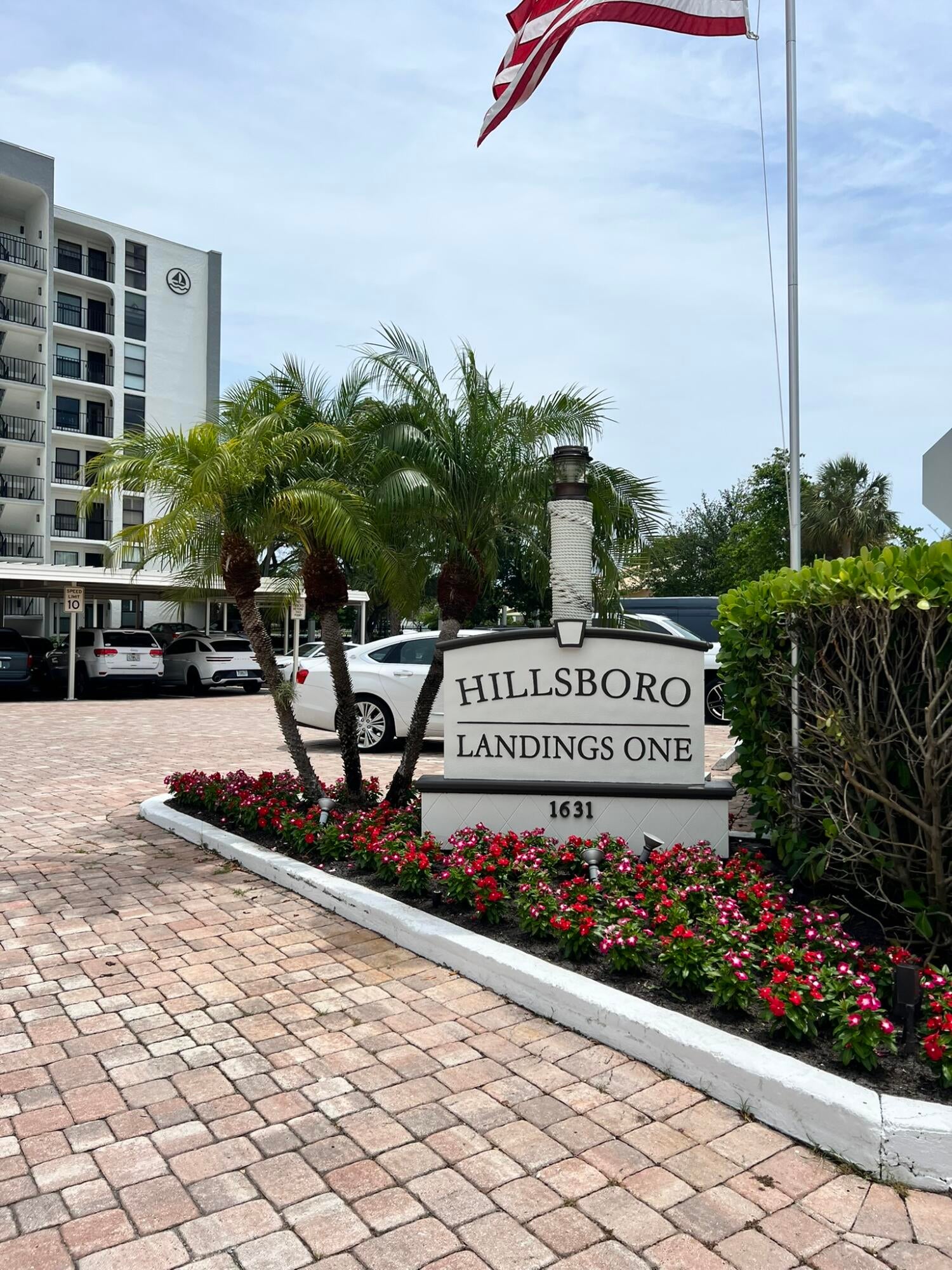 HILLSBORO LANDINGS CONDO NO ONE - Residential