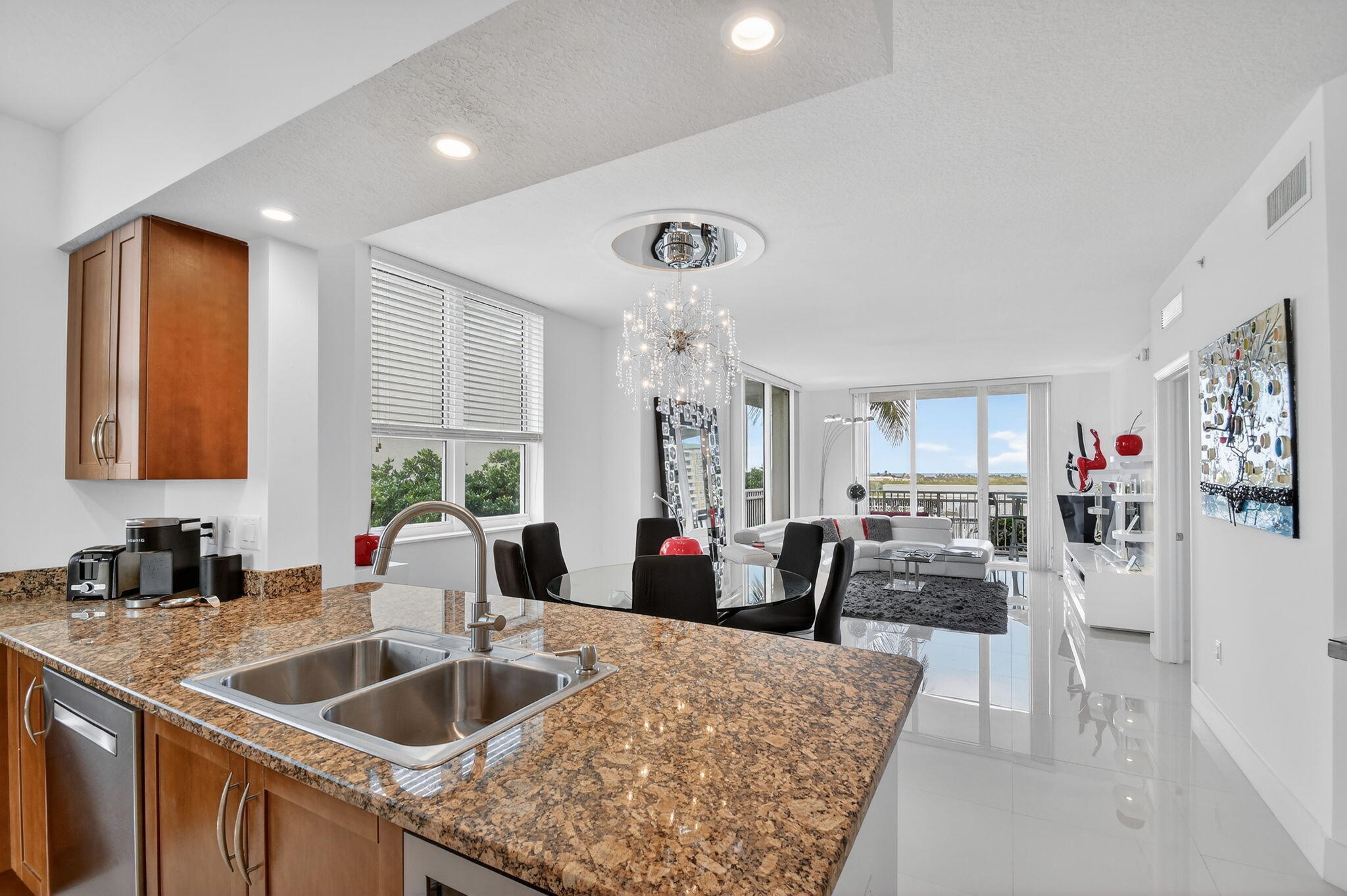 350 N Federal Highway 605