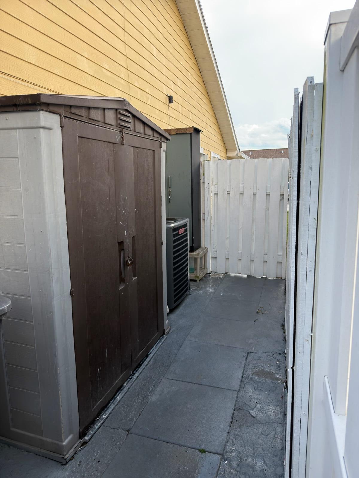 ROYAL FOREST TOWNHOUSES - Residential