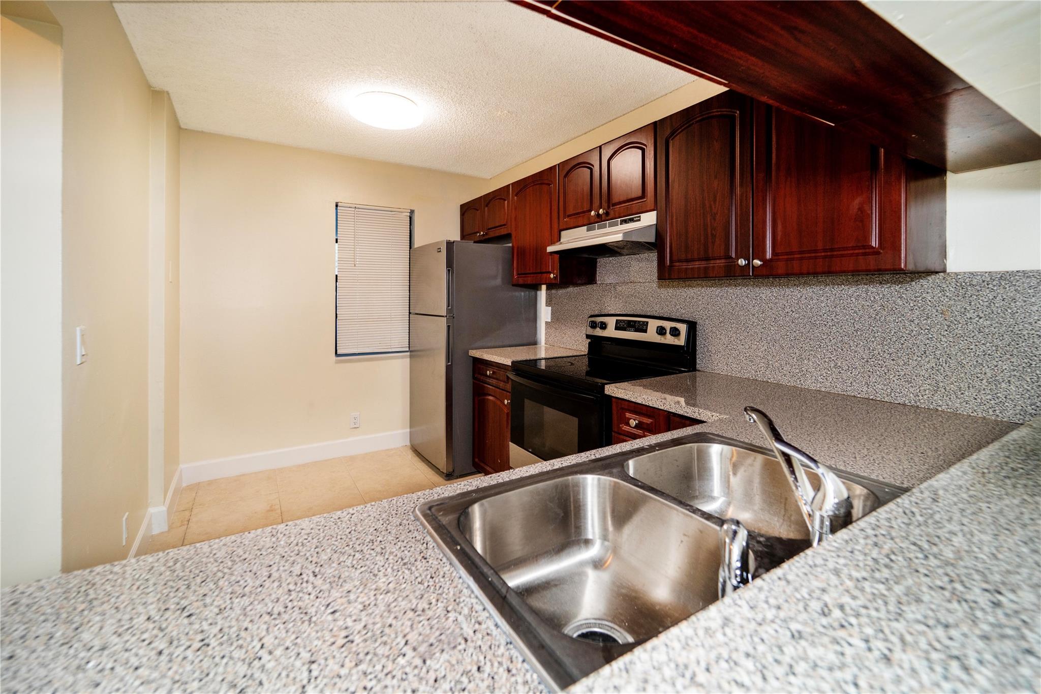 Castlewood 71-37 B - Residential Income