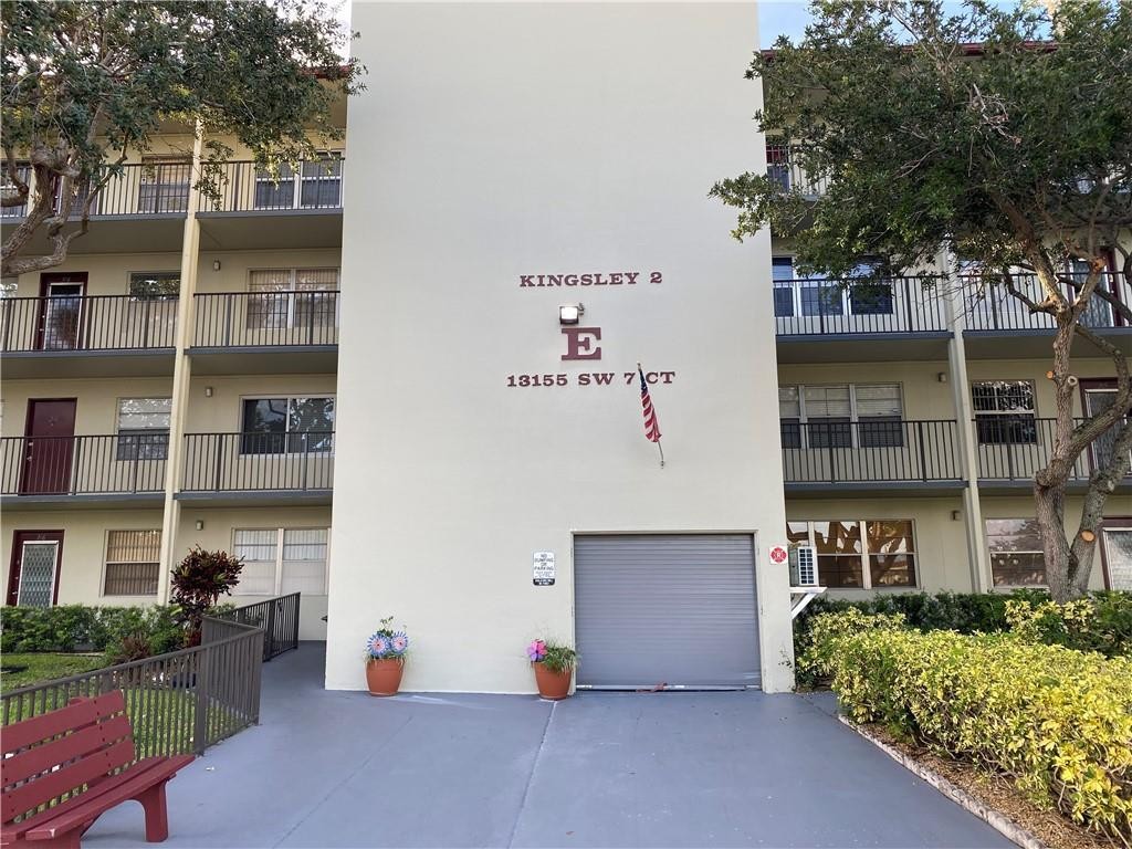 Century Village Kingsley - Residential