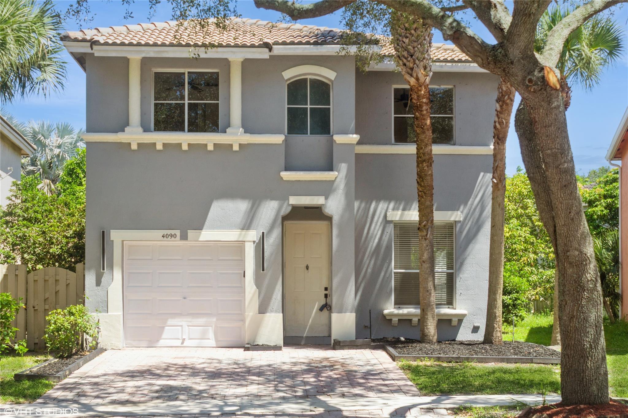 REJUVENTATED, SPACIOUS, TURN-KEY 4/2.5. NO APPOINTMENT REQUIRED. COME AND FALL IN LOVE WITH YOUR NEW HOME.