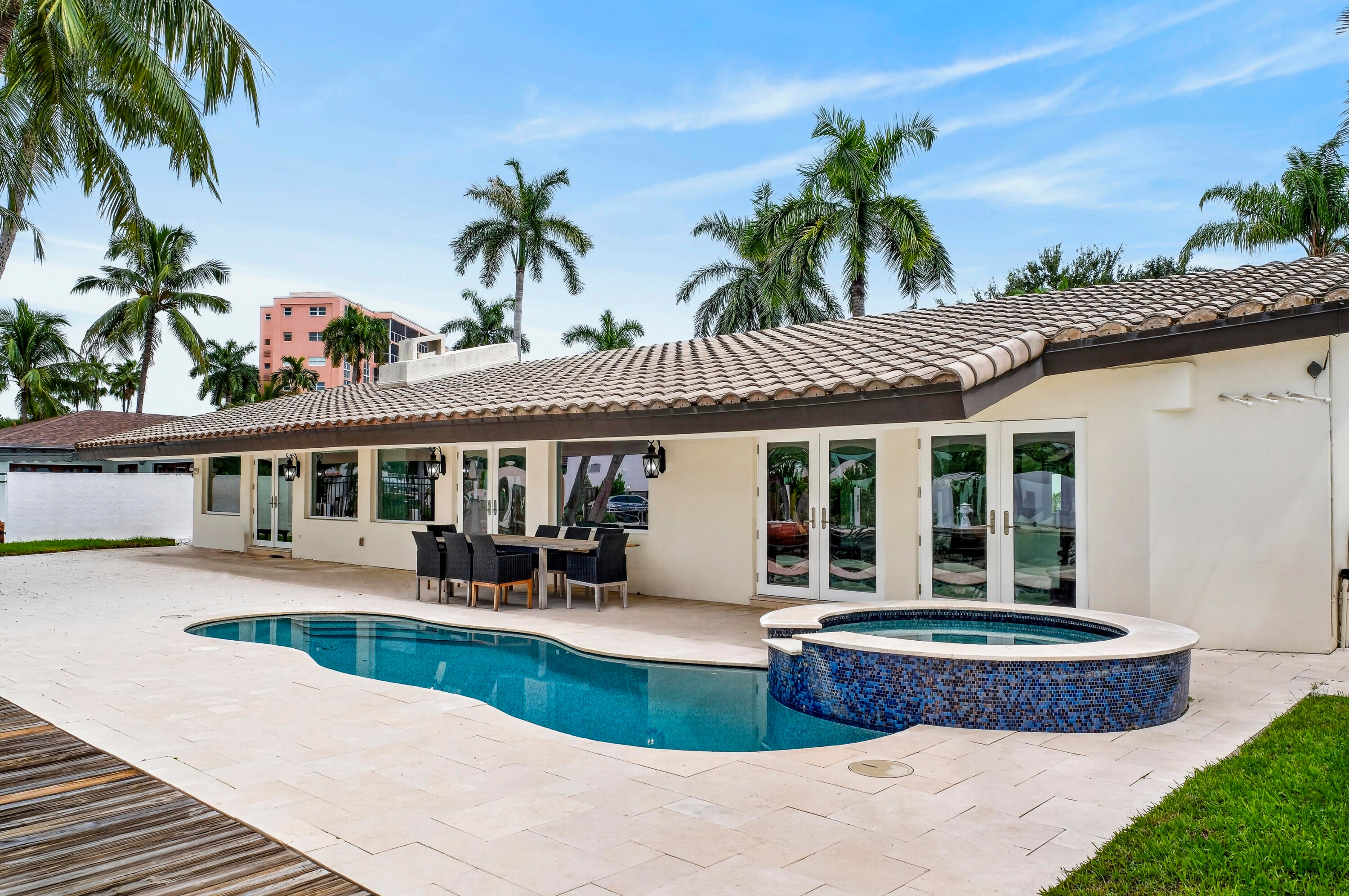 329 ISLE OF CAPRI Drive