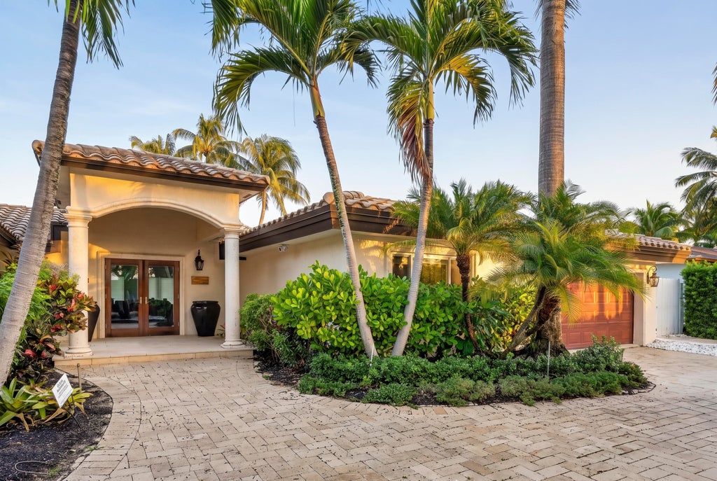Photo of 329 ISLE OF CAPRI Drive, Fort Lauderdale, FL 33301 (MLS # B26081089)