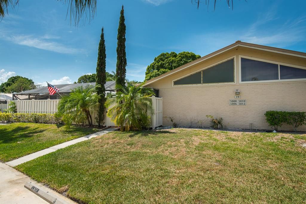 Photo of 5806 Golden Eagle Circle, Palm Beach Gardens, FL 33418 (MLS # R10713810)