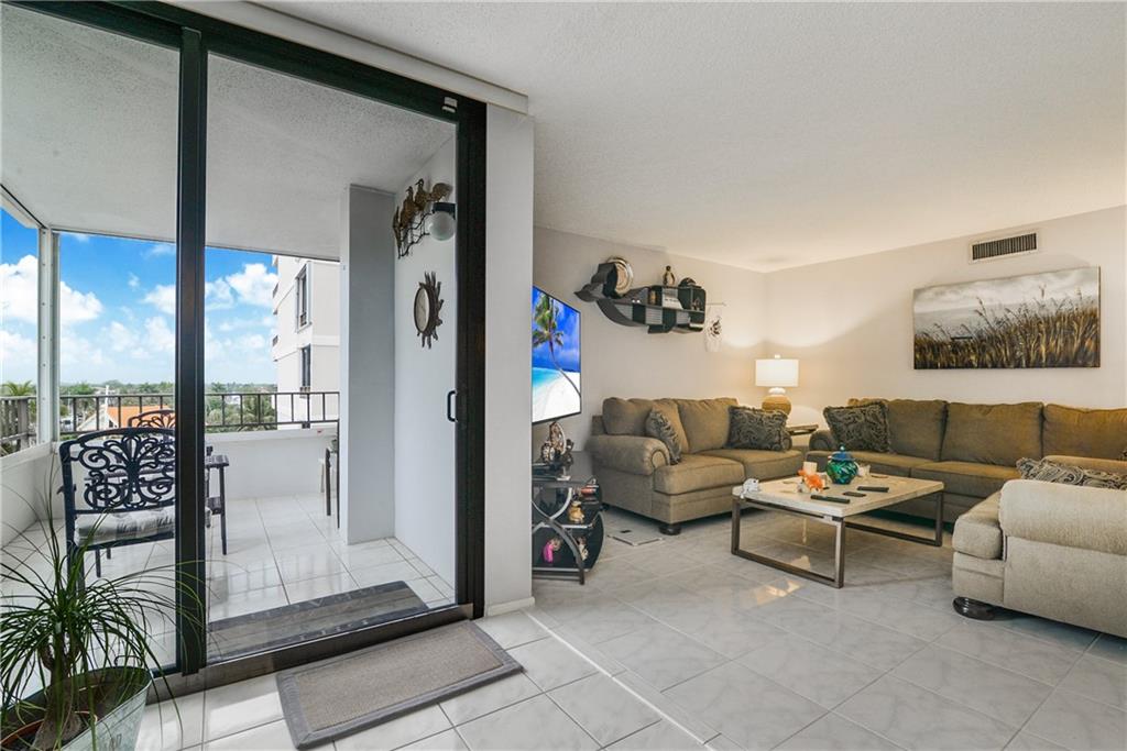 EMERALD TOWERS CONDO - Residential
