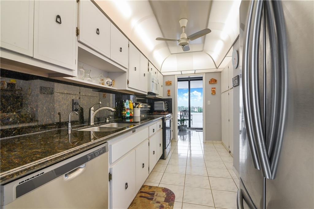 EMERALD TOWERS CONDO - Residential