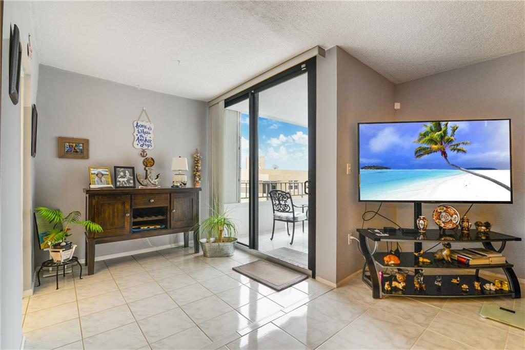 EMERALD TOWERS CONDO - Residential