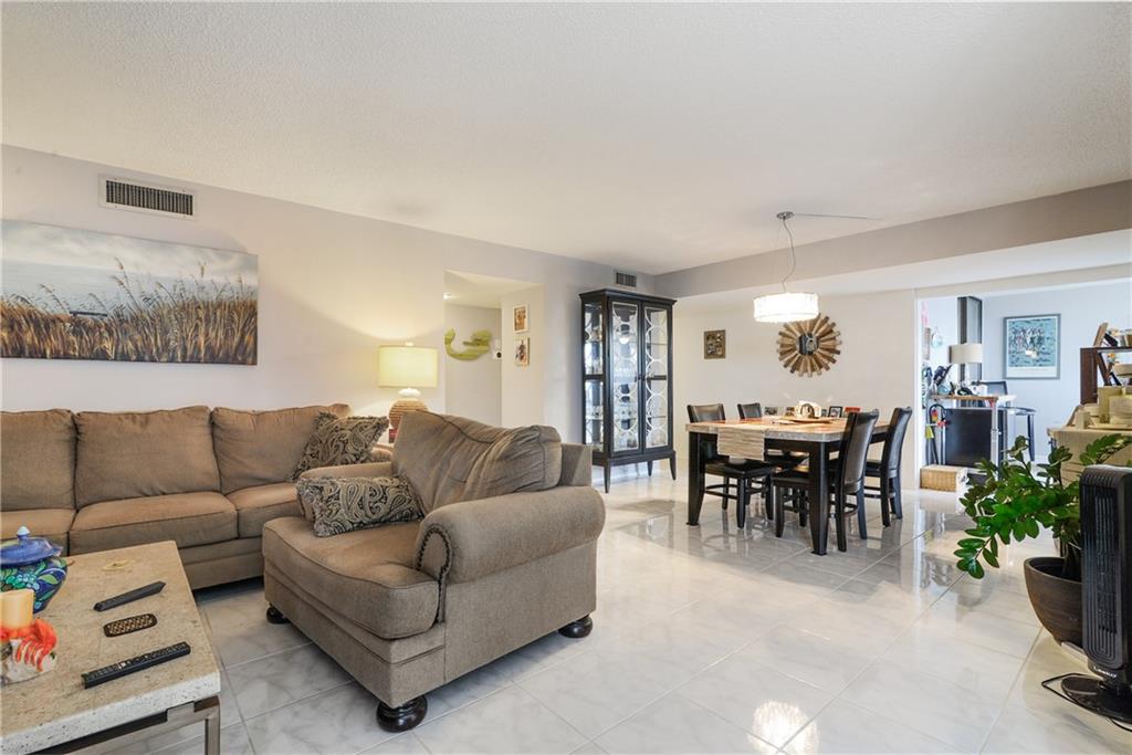 EMERALD TOWERS CONDO - Residential