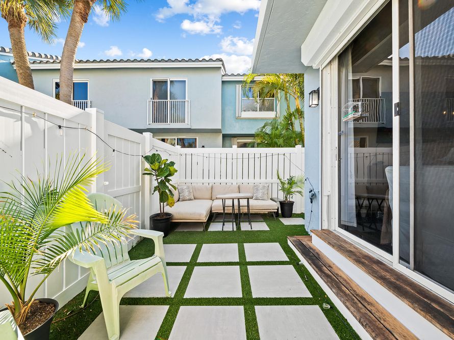 1074 Jeffery St, Boca Raton, FL 33487 for sale - Stessa