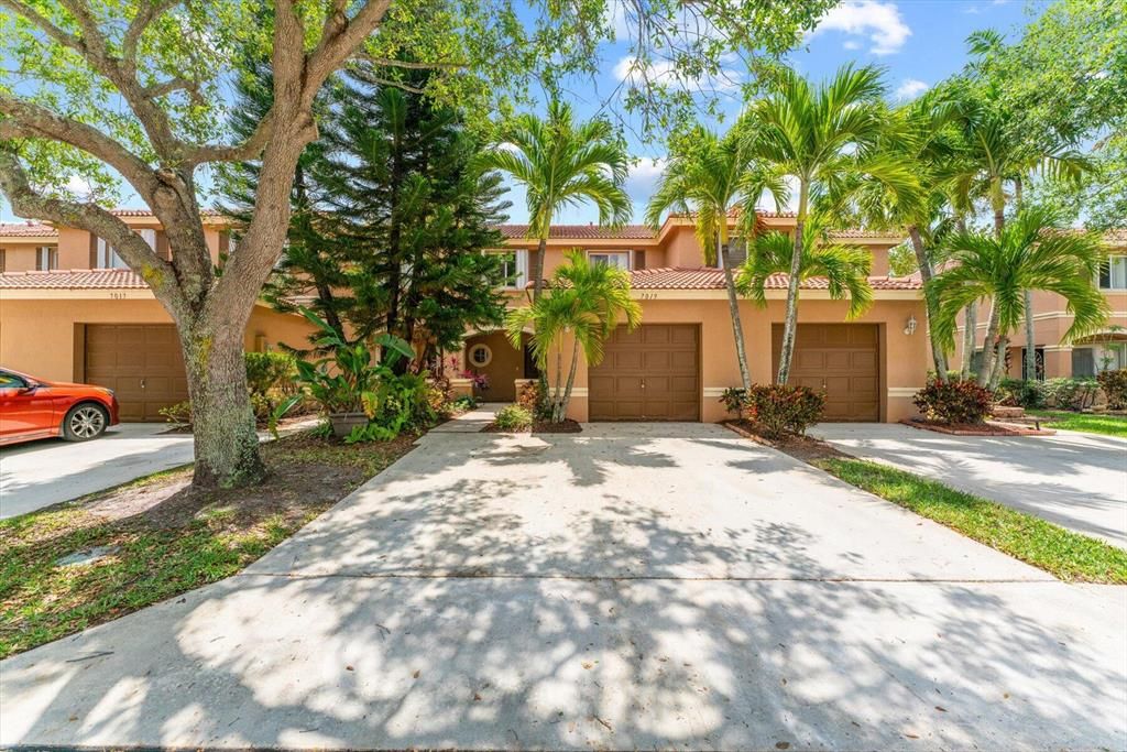Photo of 7019 Hawks Nest Terrace, Riviera Beach, FL 33407 (MLS # R10877457)