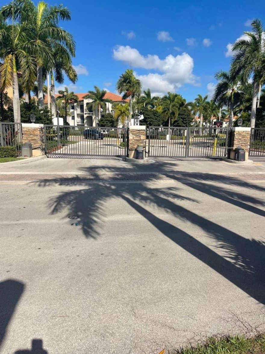 YOUR NEW TOWNHOME IN DESIRABLE MARGATE GATED HARIZON AT CELEBRATION POINT COMMUNITY. WALKING DISTANCE FROM THE HOSPITAL, MINUTES FROM THE PROMENADE, CASINO AND HIGHWAYS (SAWGRASS AND FL TURNPIKE).