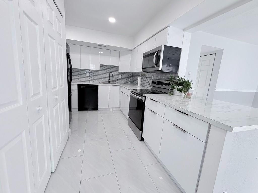 Photo of 1788 SW 81st Way #1788, Davie, FL 33324 (MLS # F10542748)