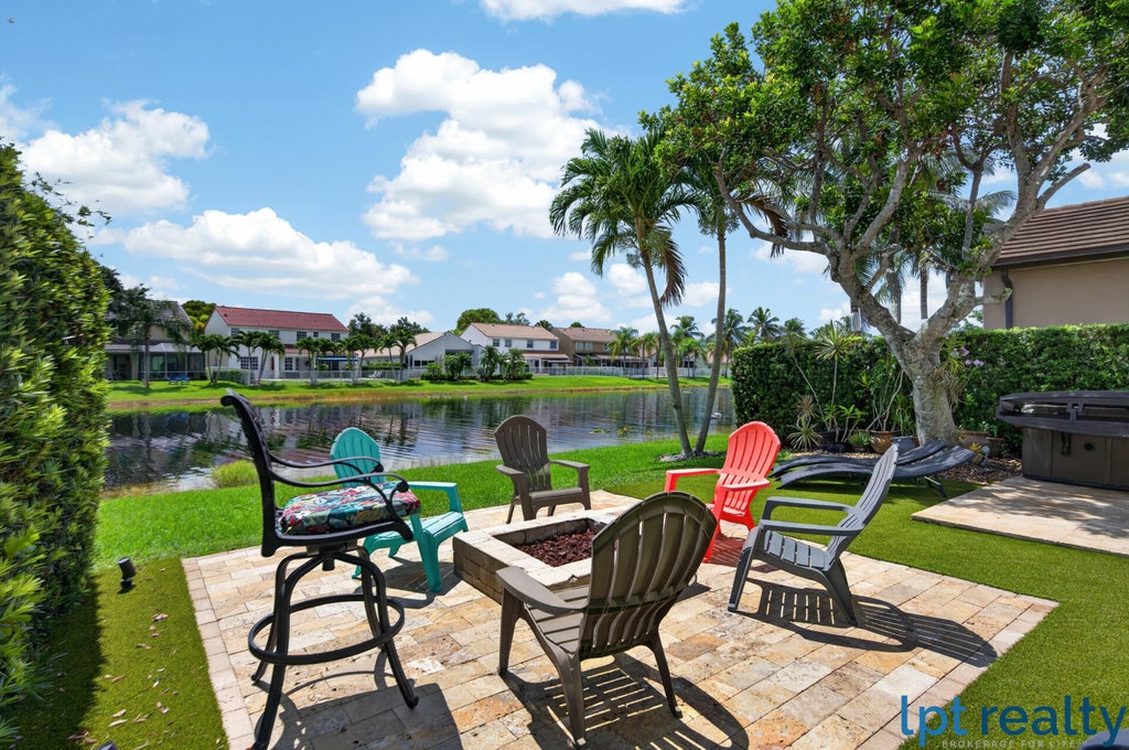 Photo of 229 E Bayridge Drive, Weston, FL 33326 (MLS # B26048752)