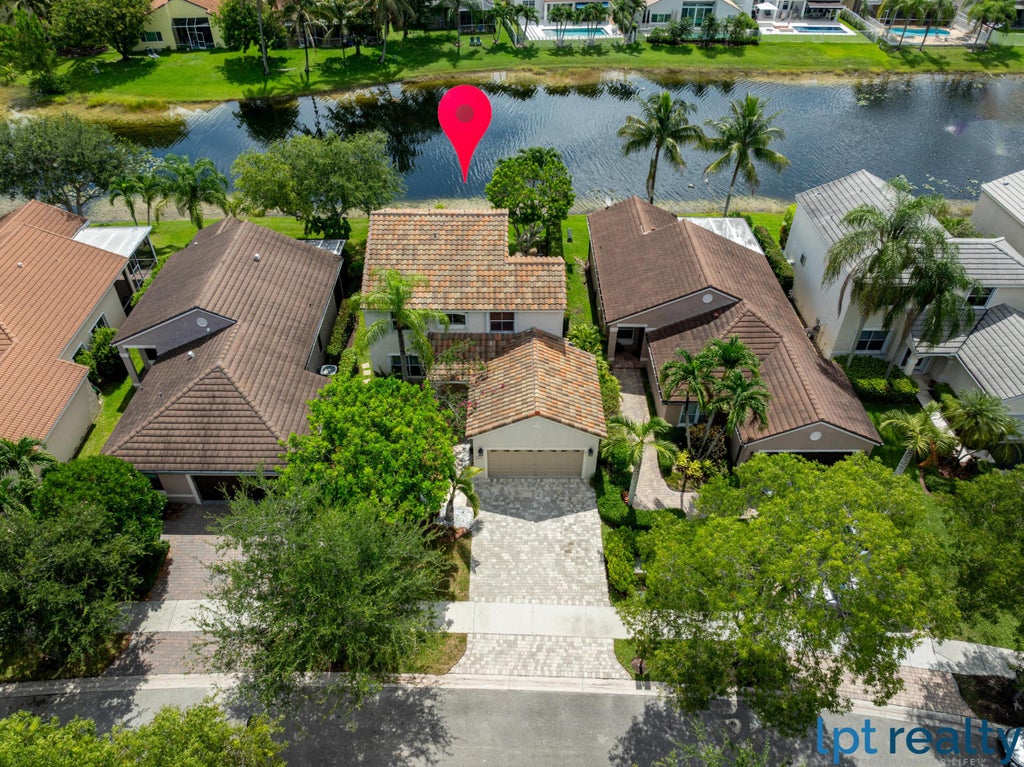 Photo of 229 E Bayridge Drive, Weston, FL 33326 (MLS # B26048752)