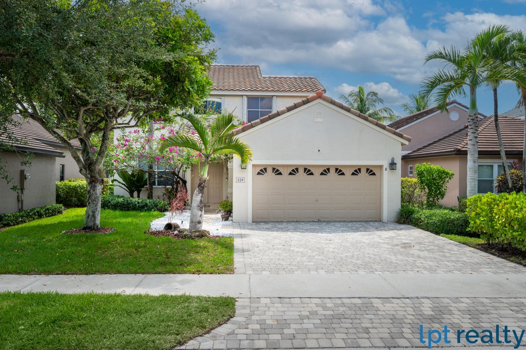 Photo of 229 E Bayridge Drive, Weston, FL 33326 (MLS # B26048752)