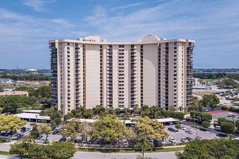 Condominium in West Palm Beach FL 2450 Presidential Way.jpg
