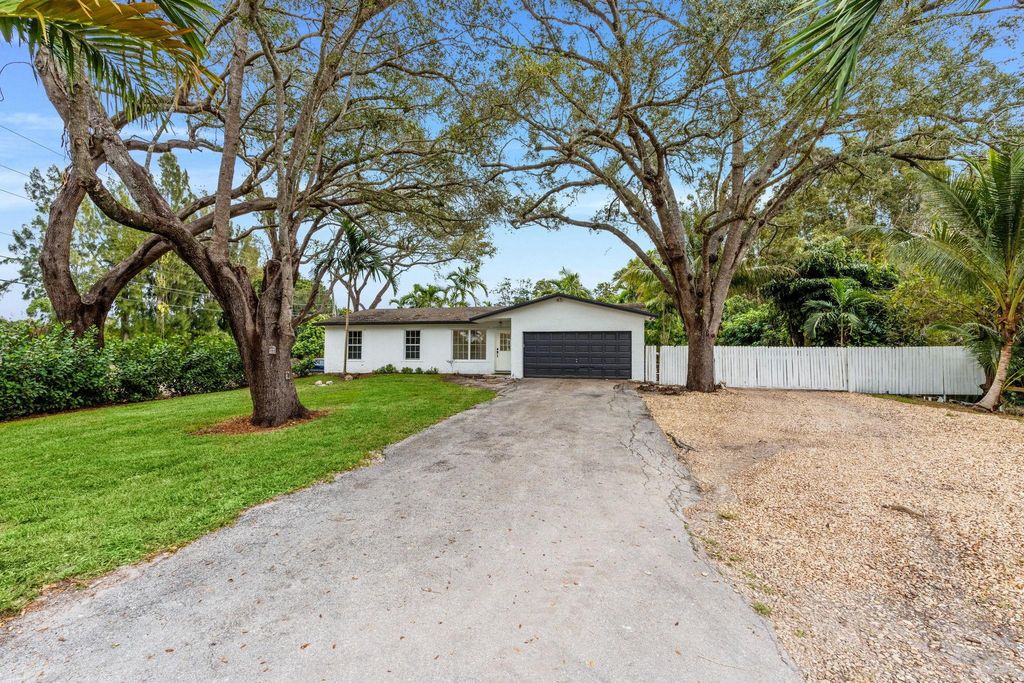 Photo of 4700 SW 199th Avenue, Southwest Ranches, FL 33332 (MLS # F10549459)