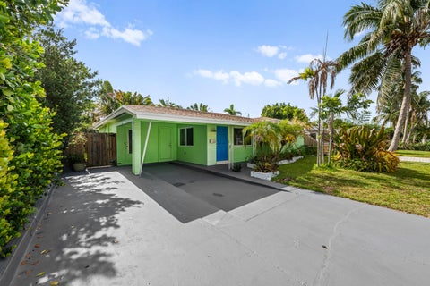 Tiny photo for 4860 NE 6th Avenue, Oakland Park, FL 33334 (MLS # B26056348)