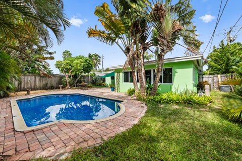 Tiny photo for 4860 NE 6th Avenue, Oakland Park, FL 33334 (MLS # B26056348)