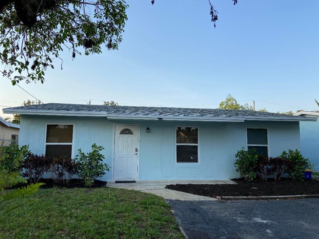 Photo of 209 Coventry Street, Boca Raton, FL 33487 (MLS # R11103521)