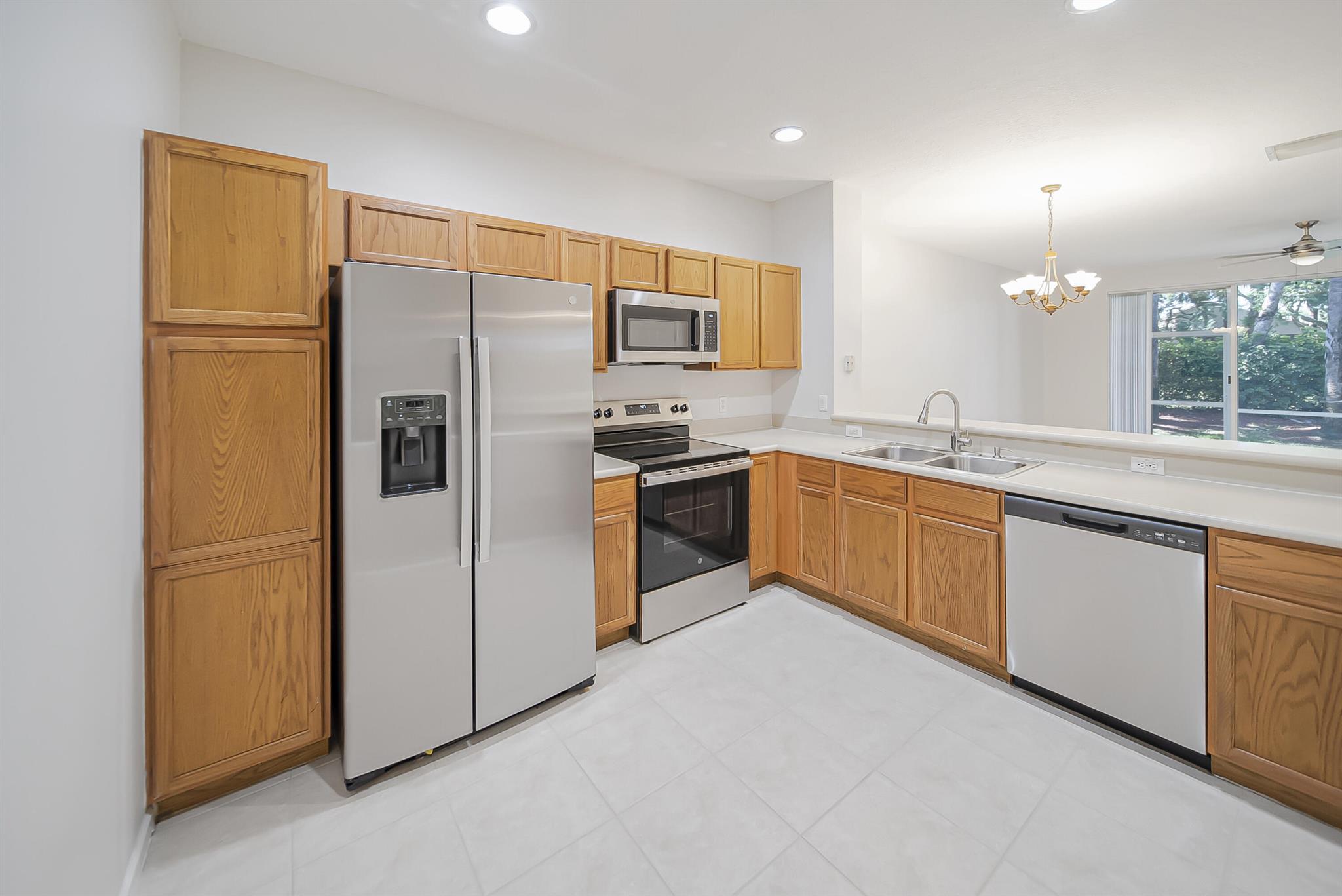 LARGEST OF THE 3 BEDROOM TOWNHOMES IN VERONA LAKES. ROOF IS BRAND NEW! BRAND NEW APPLIANCES! FRESHLY PAINTED! A RATED SCHOOLS: SUNSET PALMS, WEST BOYNTON MIDDLE AND PARK VISTA. BEAUTIFUL FAMILY FRIENDLY GATED COMMUNITY THAT OFFERS 2 POOLS, TENNIS, BASKETBALL, FITNESS CENTER AND CLUBHOUSE. READY FOR NEW TENANTS. EASY TO SHOW ON SHOWINGTIME. 650+ MINIMUM CREDIT SCORE REQUIRED BY HOA.