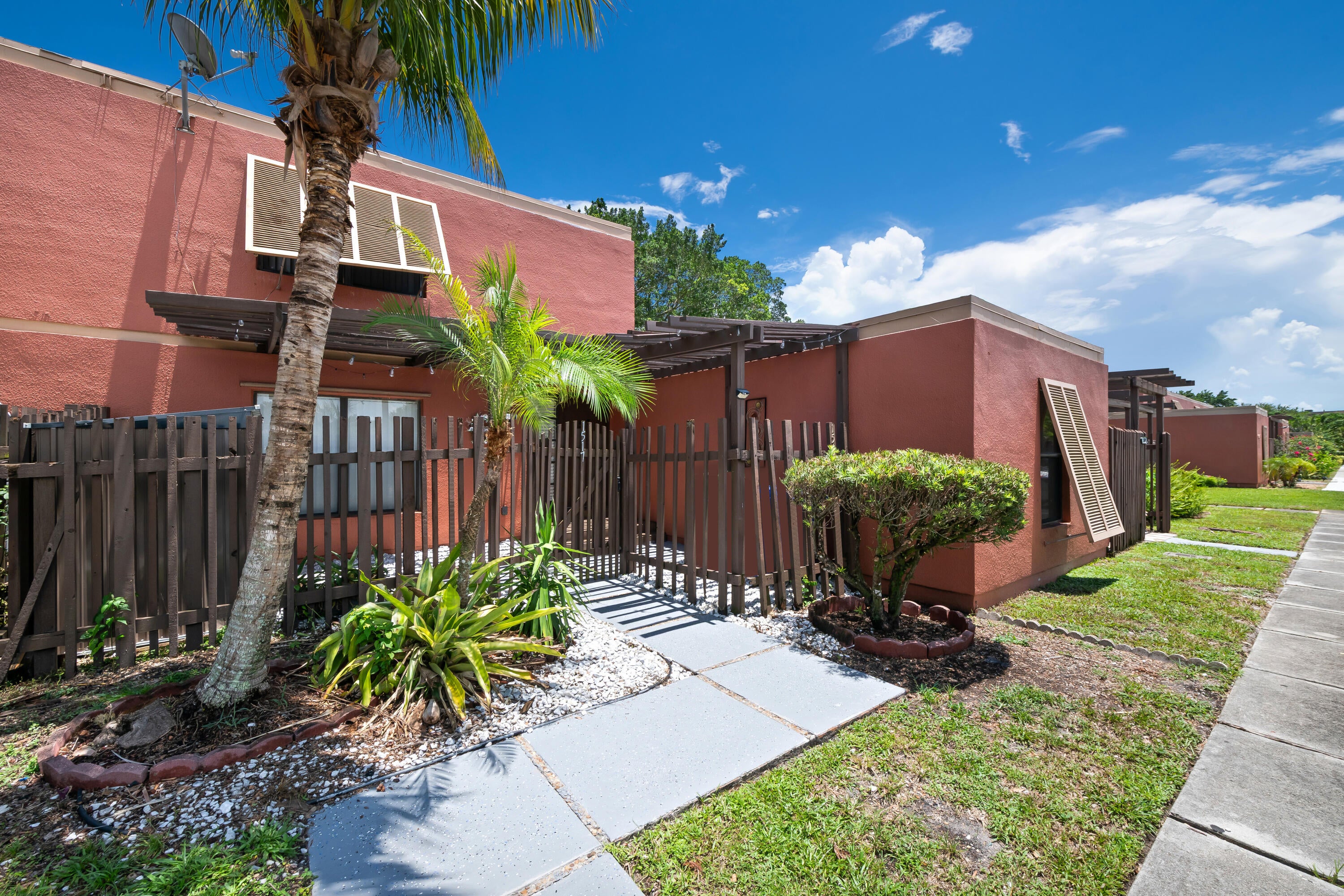 1517 Fairway Road, Pembroke Pines FL 33026