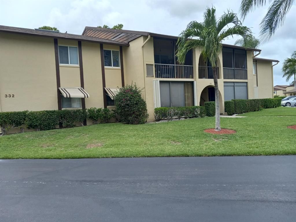 Photo of 332 Pine Ridge C2 Circle Cir #C-2, Green Acres, FL 33463 (MLS # R10726964)