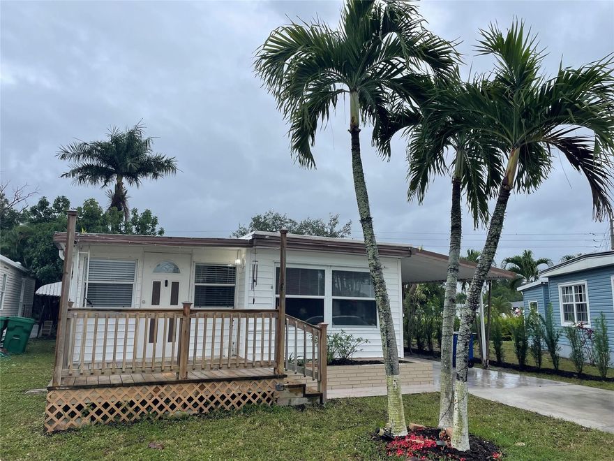 Absolutely gorgeous 2/1 plus in law of 1/1 - TOTAL 3/2 - nice size has the feel of a double wide - with carport - open porch - beautiful floors through out - on both sides - -whole house is included - -updated kitchen with granite - stainless steel and wood cabinets - assoc. states it is HOPA verified - -priced right - -truly a must see.......