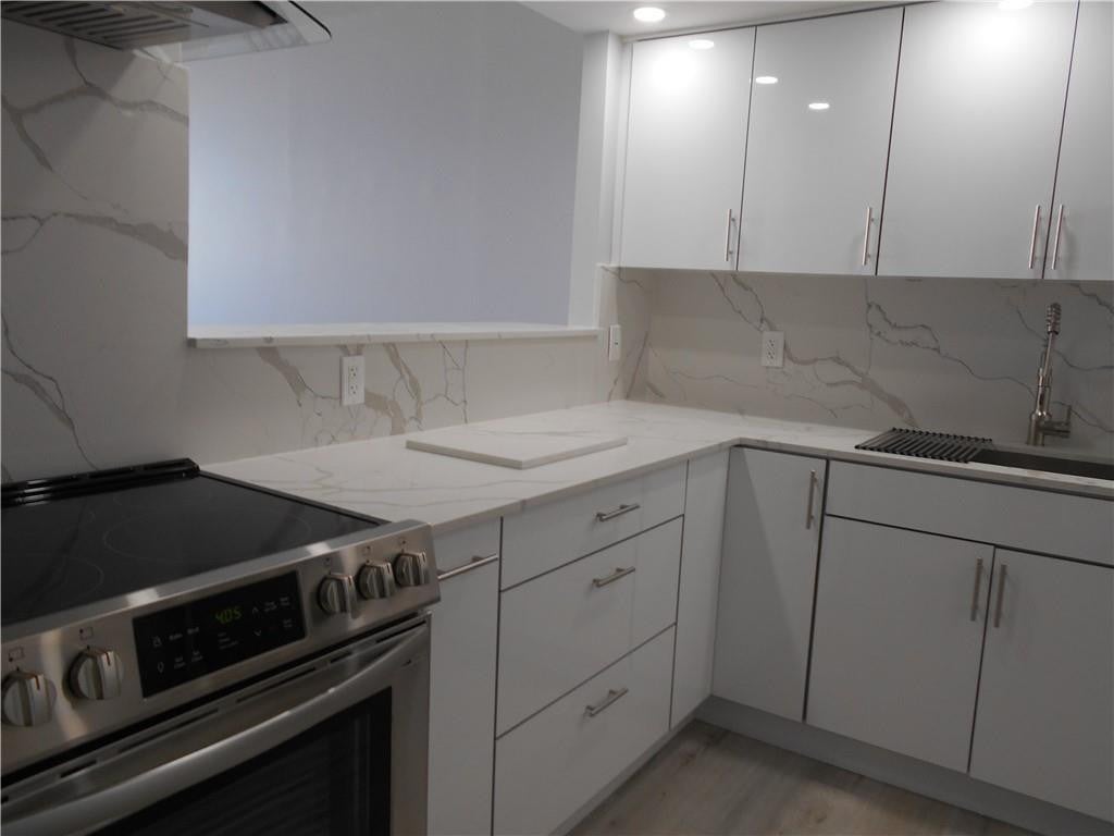 1301 NE MIAMI GARDENS Drive 723W
