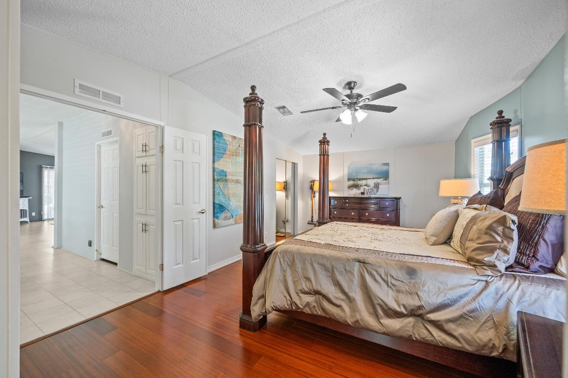 TALLOWWOOD ISLE - Residential