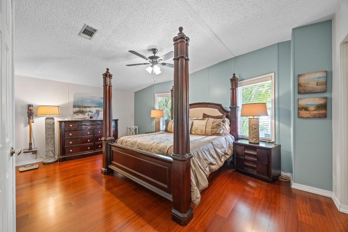 TALLOWWOOD ISLE - Residential