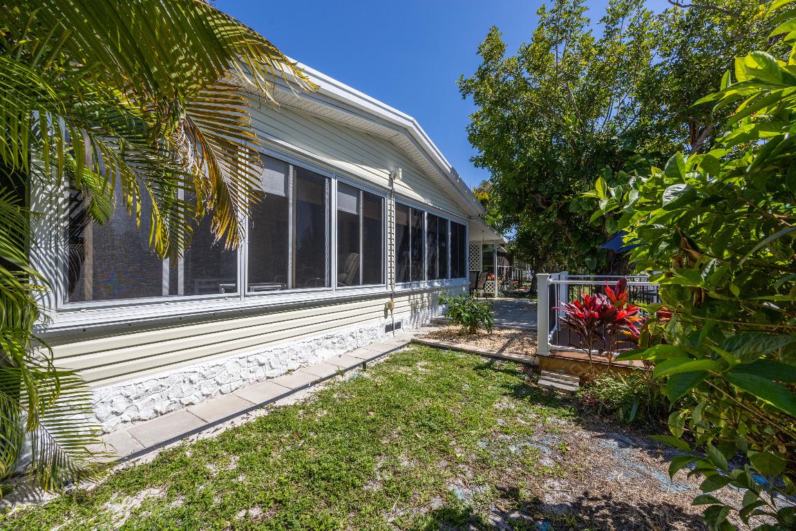 TALLOWWOOD ISLE - Residential