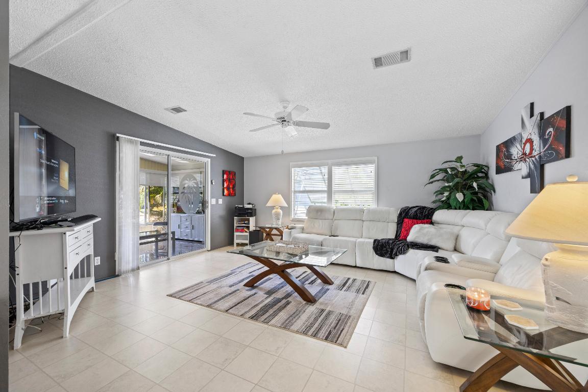 TALLOWWOOD ISLE - Residential