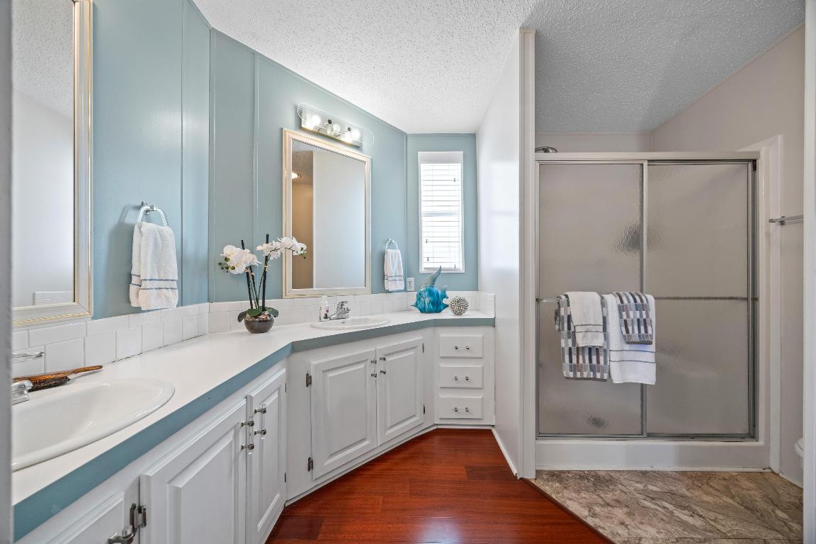 TALLOWWOOD ISLE - Residential